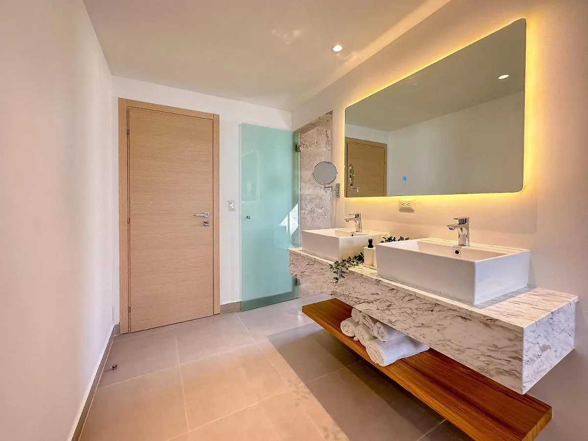 Fantastic Brand New Beach Condo プンタ・カナ